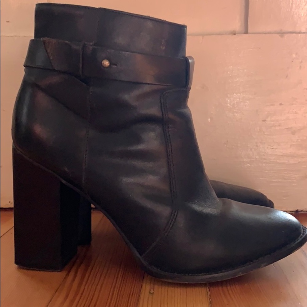 Heeled leather booties